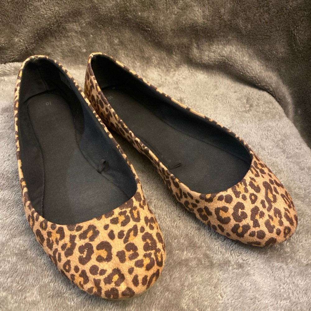 Leopard Print Flats Rounded Toe Size 10 Women’s Shoe Casual Work Dressy Business